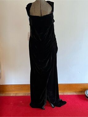 Elegant Black Velvet Maxi Dress - Womens Formal Gown
